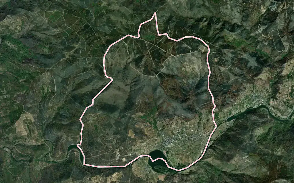 Vista satélite de A Rúa con su contorno administrativo