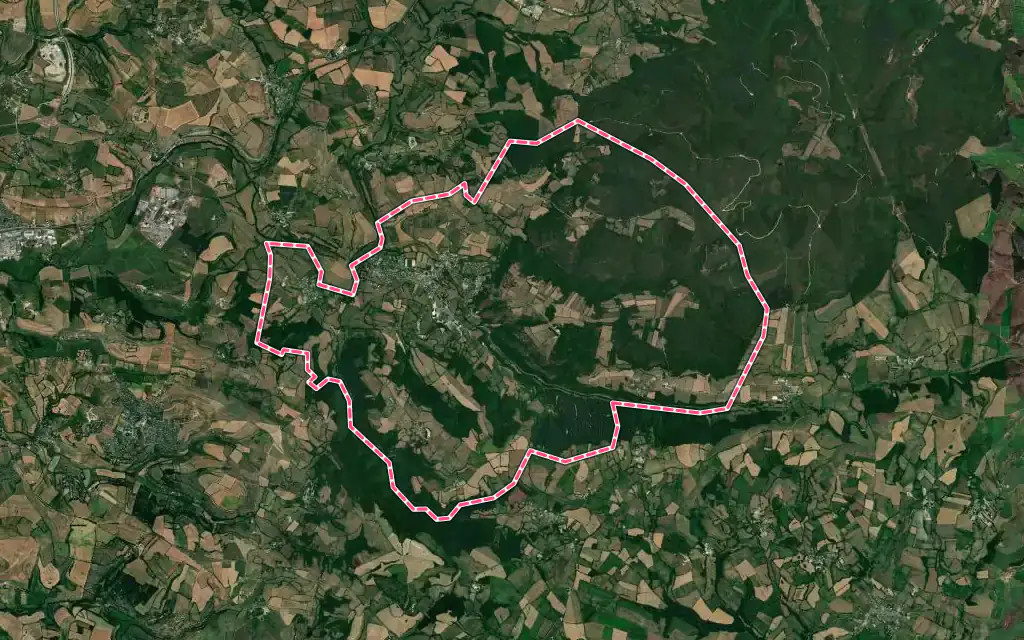 Vue satellite de Agen-d'Aveyron avec ses contours administratifs