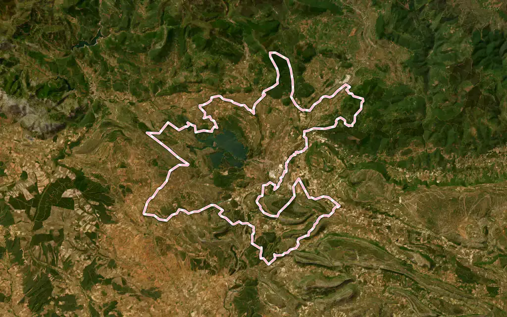 Vista satélite de Aguilar de Campoo con su contorno administrativo