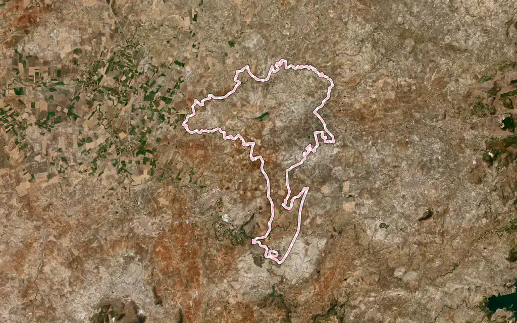 Vista satélite de Aguilar de la Frontera con su contorno administrativo