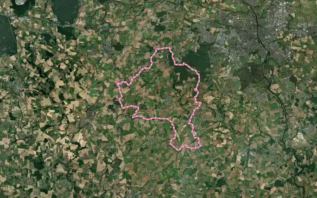Vue satellite de Ahuillé avec ses contours administratifs