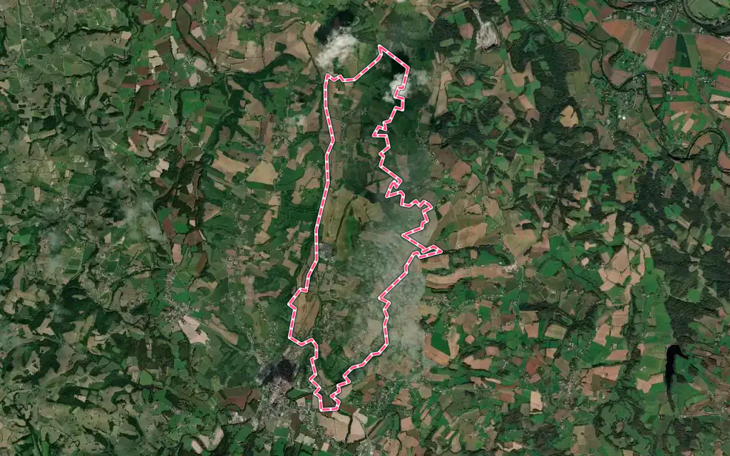 Vue satellite de Aïcirits-Camou-Suhast avec ses contours administratifs
