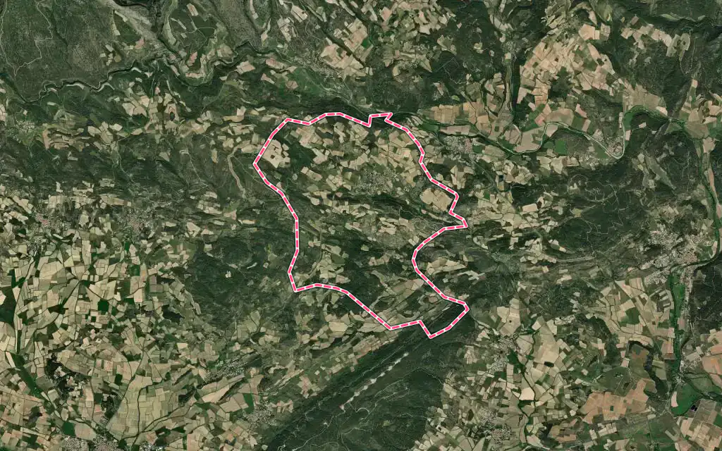 Vue satellite de Aigne avec ses contours administratifs