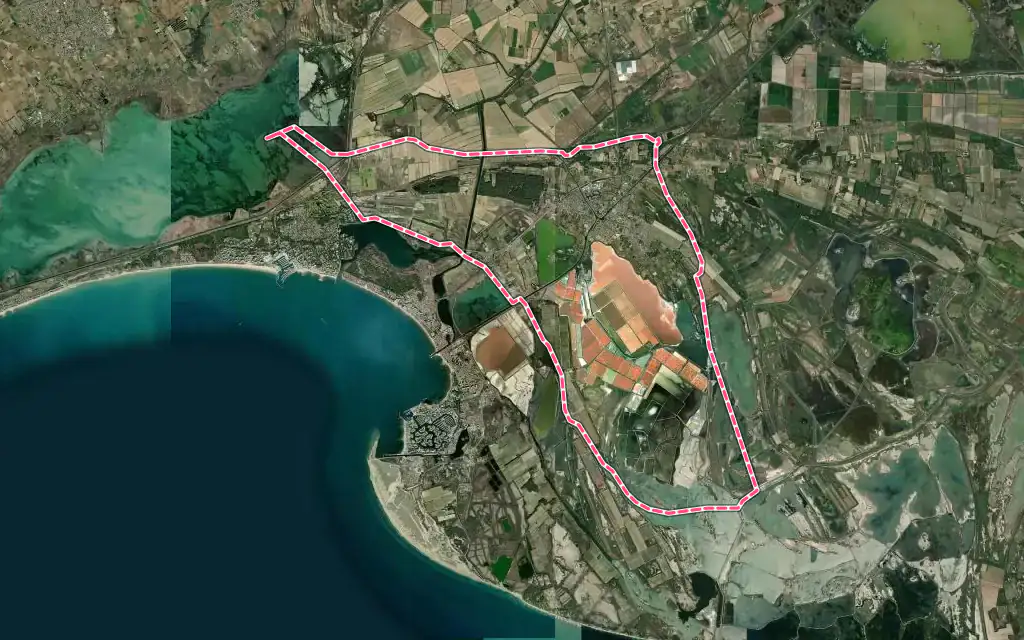 Vue satellite de Aigues-Mortes avec ses contours administratifs