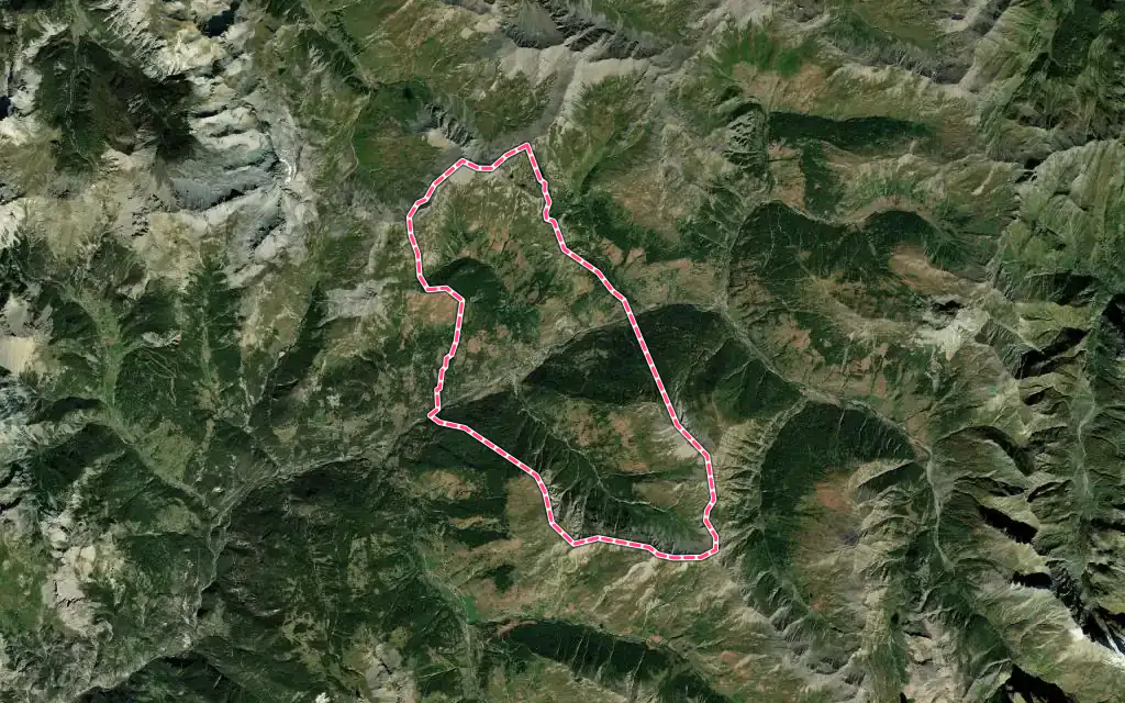 Vue satellite de Aiguilles avec ses contours administratifs