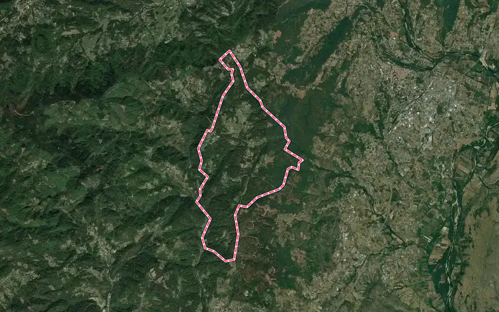 Vue satellite de Ailhon avec ses contours administratifs