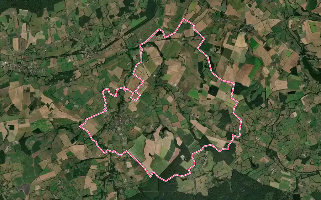 Vue satellite de Ainay-le-Château avec ses contours administratifs