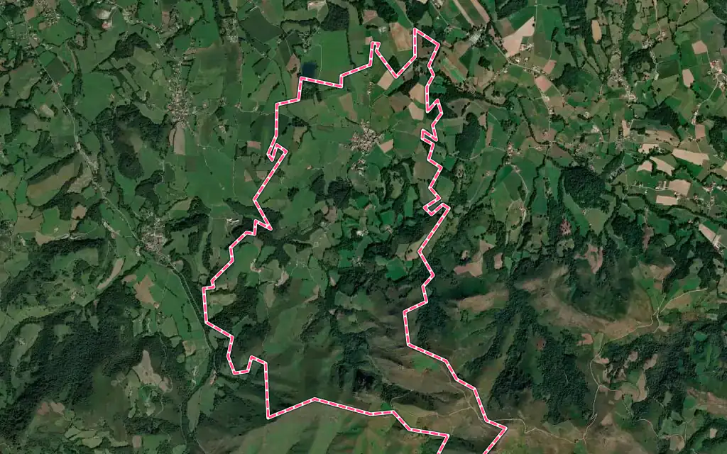 Vue satellite de Aincille avec ses contours administratifs