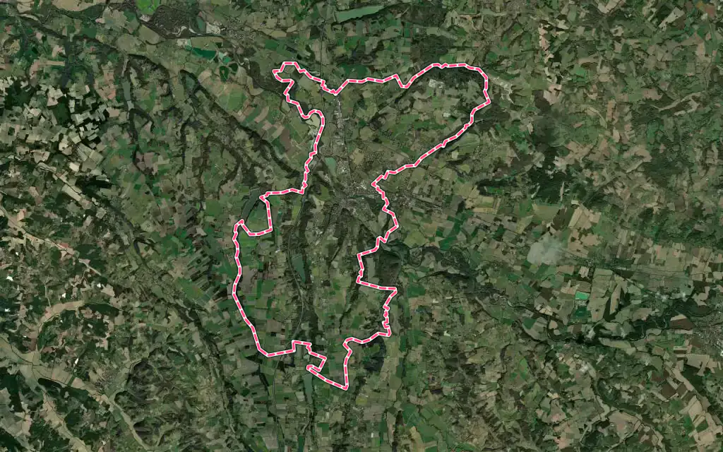 Vue satellite de Aire-sur-l'Adour avec ses contours administratifs