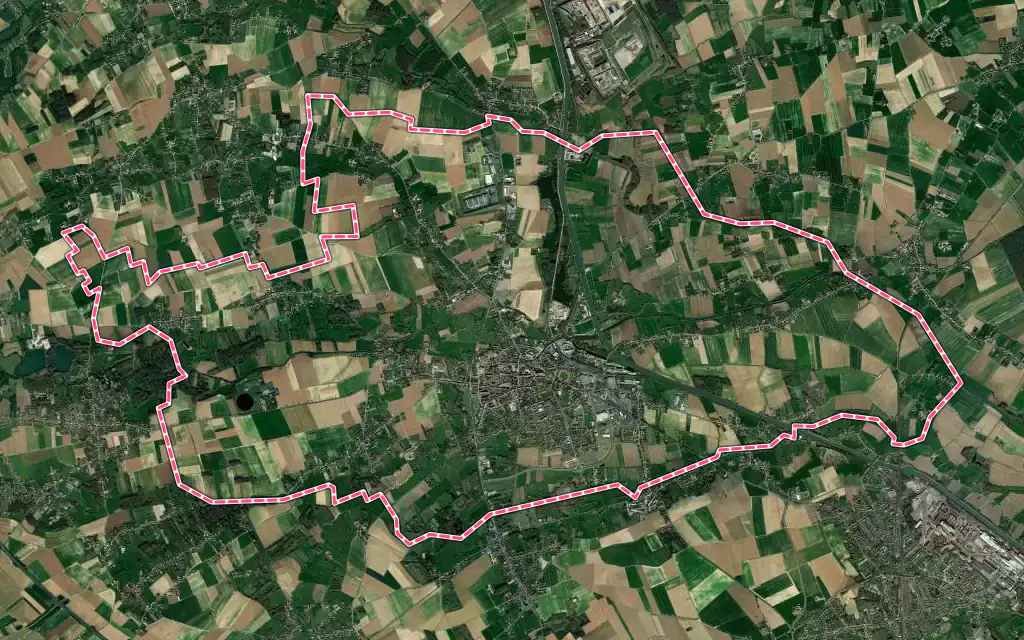 Vue satellite de Aire-sur-la-Lys avec ses contours administratifs