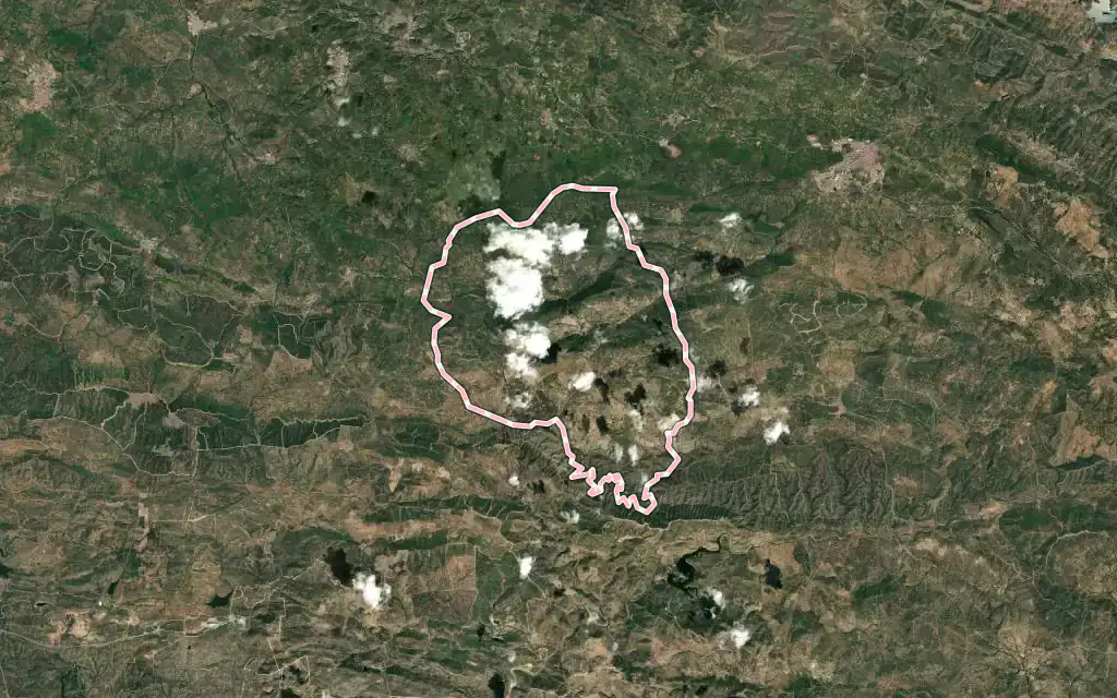 Vista satélite de Alájar con su contorno administrativo