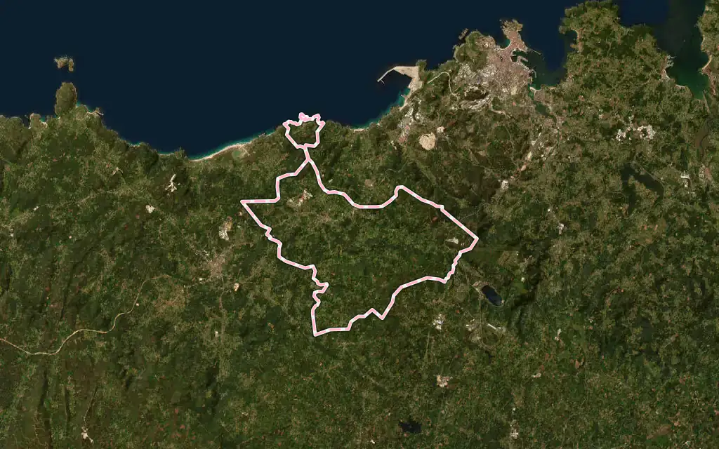 Vista satélite de A Laracha con su contorno administrativo