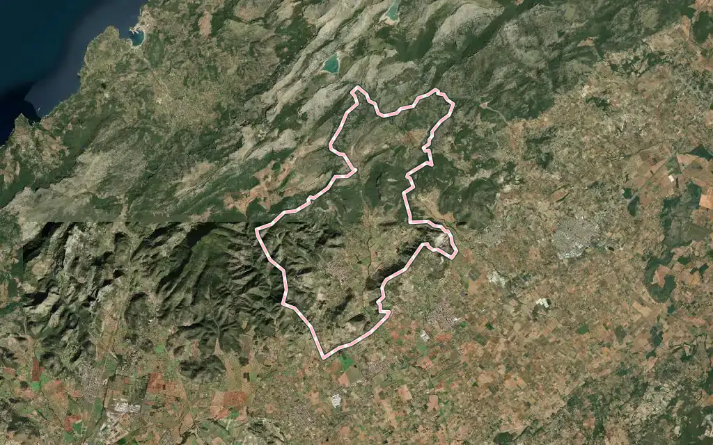 Vista satélite de Alaró con su contorno administrativo