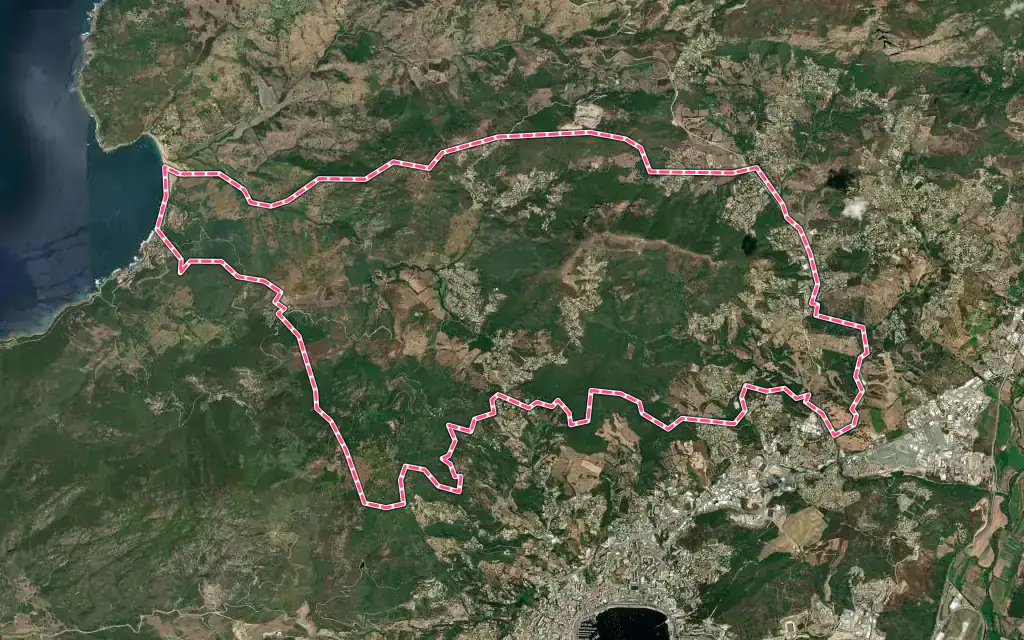 Vue satellite de Alata avec ses contours administratifs