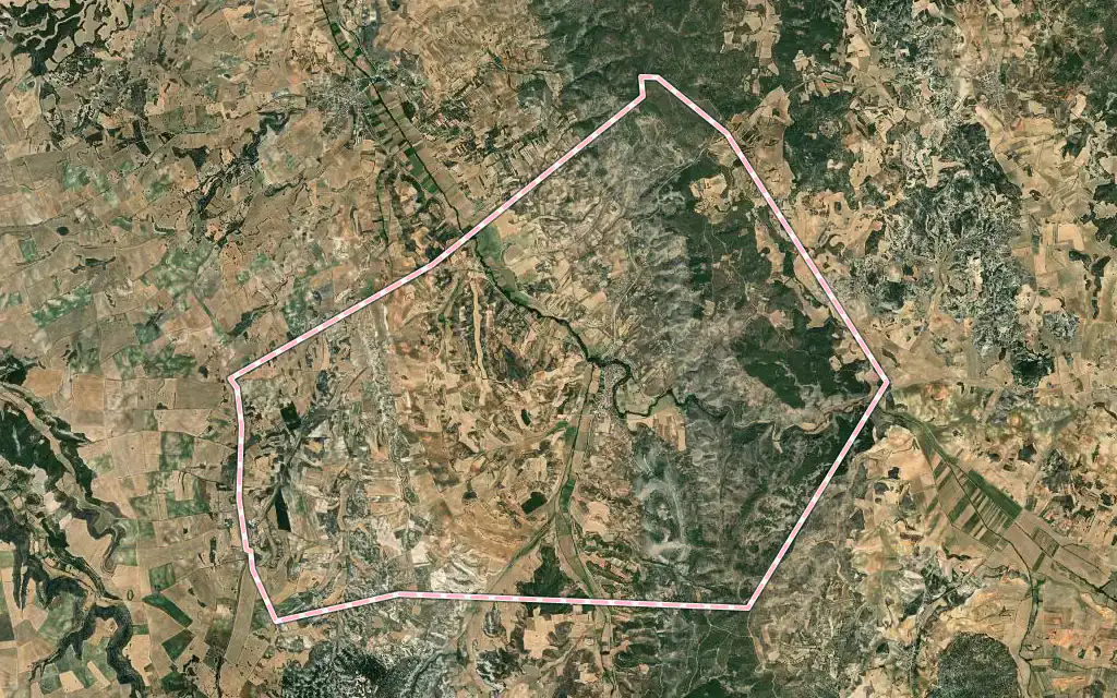 Vista satélite de Albalate de las Nogueras con su contorno administrativo