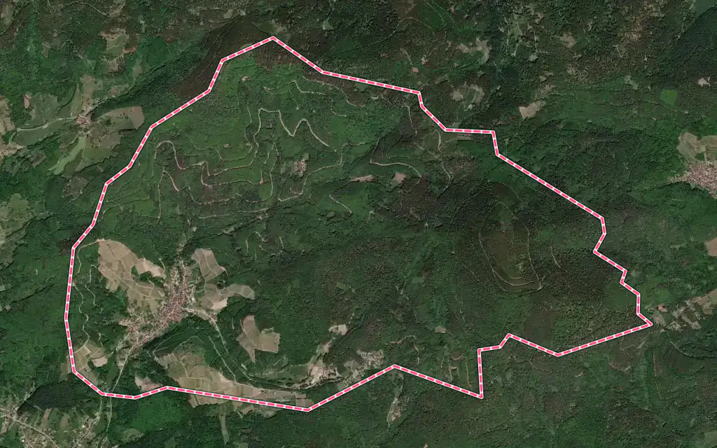 Vue satellite de Albé avec ses contours administratifs