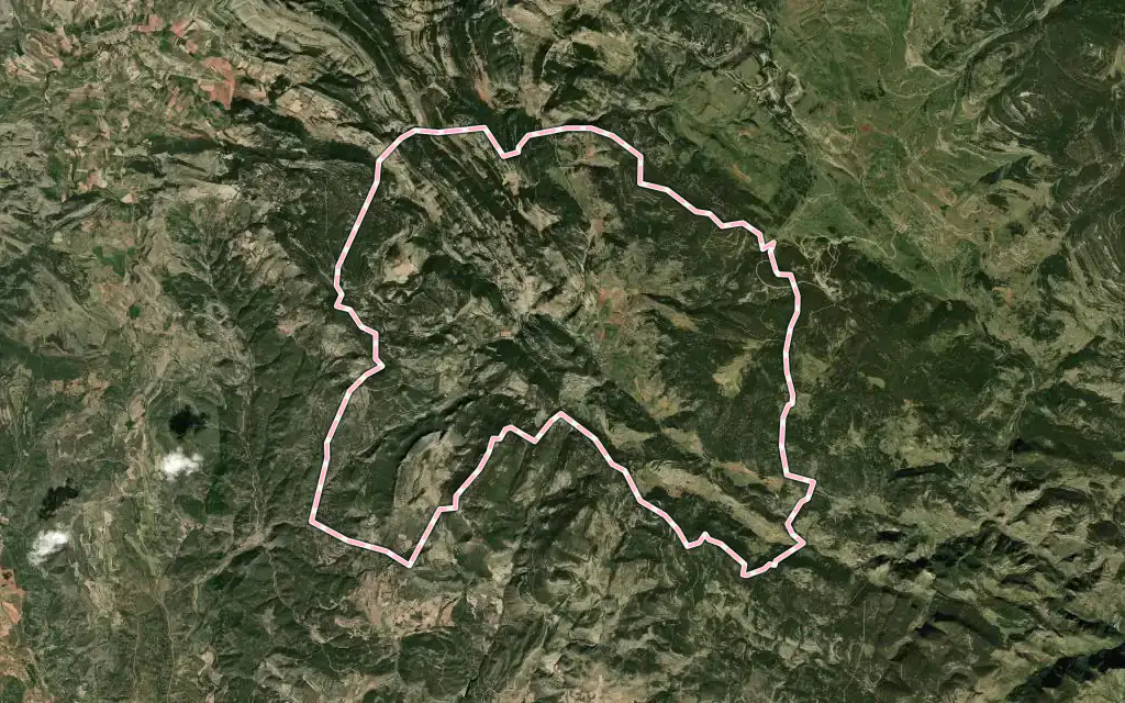 Vista satélite de Alcalá de la Selva con su contorno administrativo