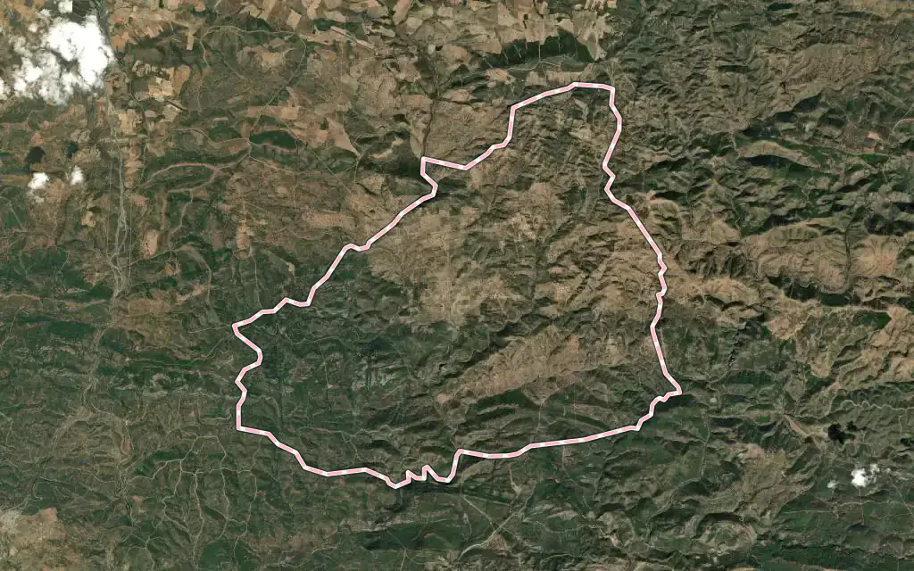 Vista satélite de Aldeaquemada con su contorno administrativo