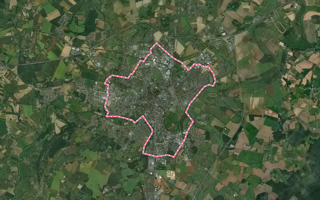 Vue satellite de Alençon avec ses contours administratifs