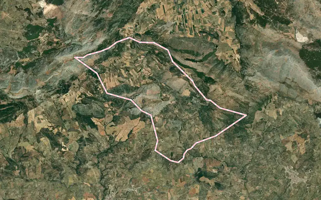 Vista satélite de Alfarnatejo con su contorno administrativo