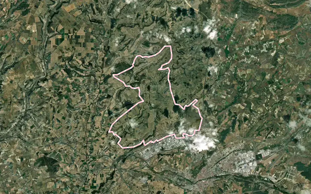 Vista satélite de Alfoz de Quintanadueñas con su contorno administrativo