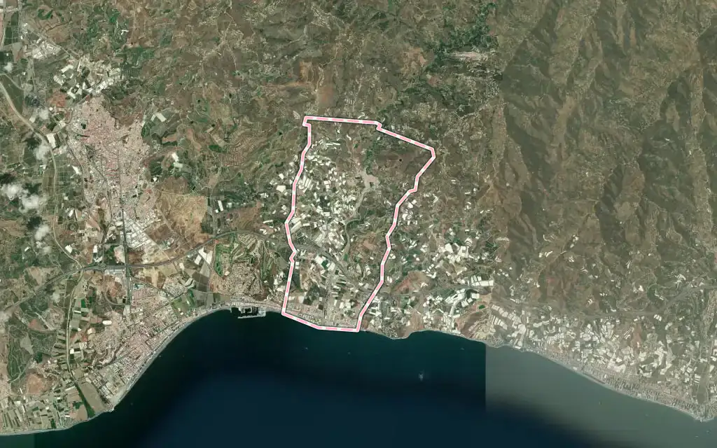 Vista satélite de Algarrobo con su contorno administrativo