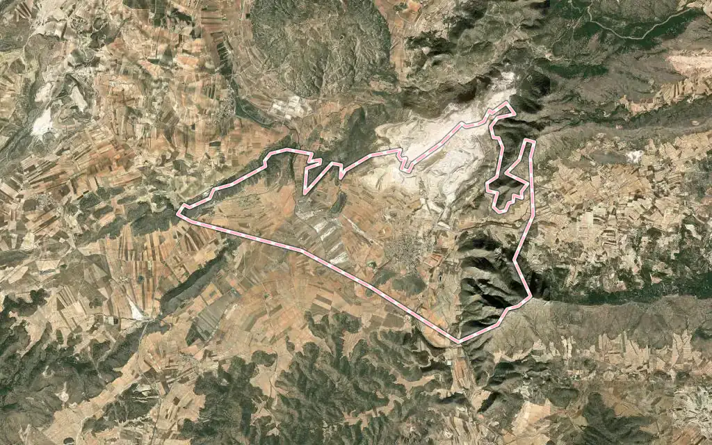 Vista satélite de Algueña con su contorno administrativo