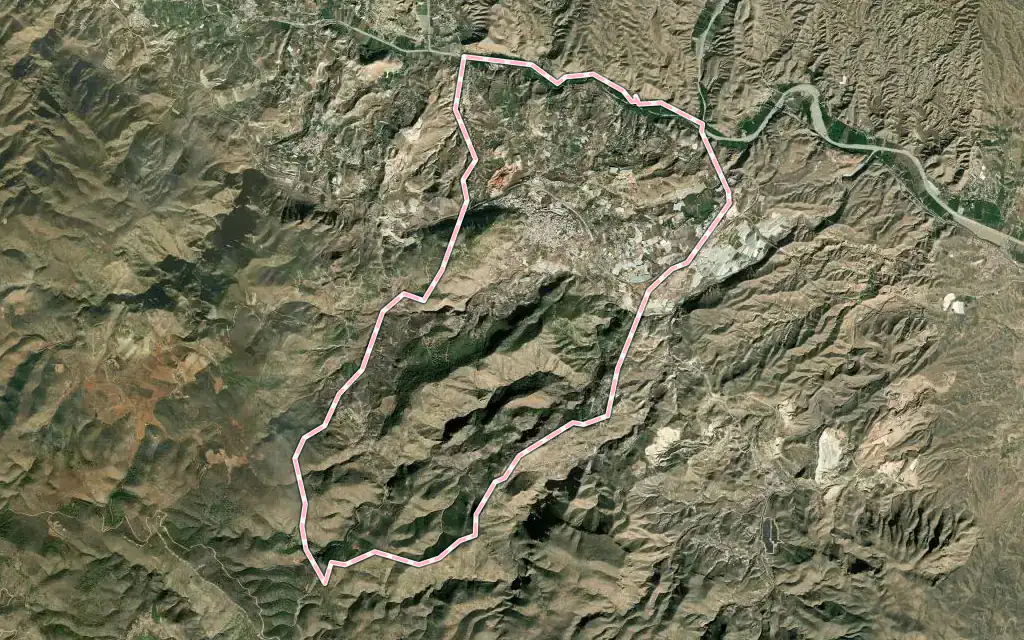Vista satélite de Alhama de Almería con su contorno administrativo