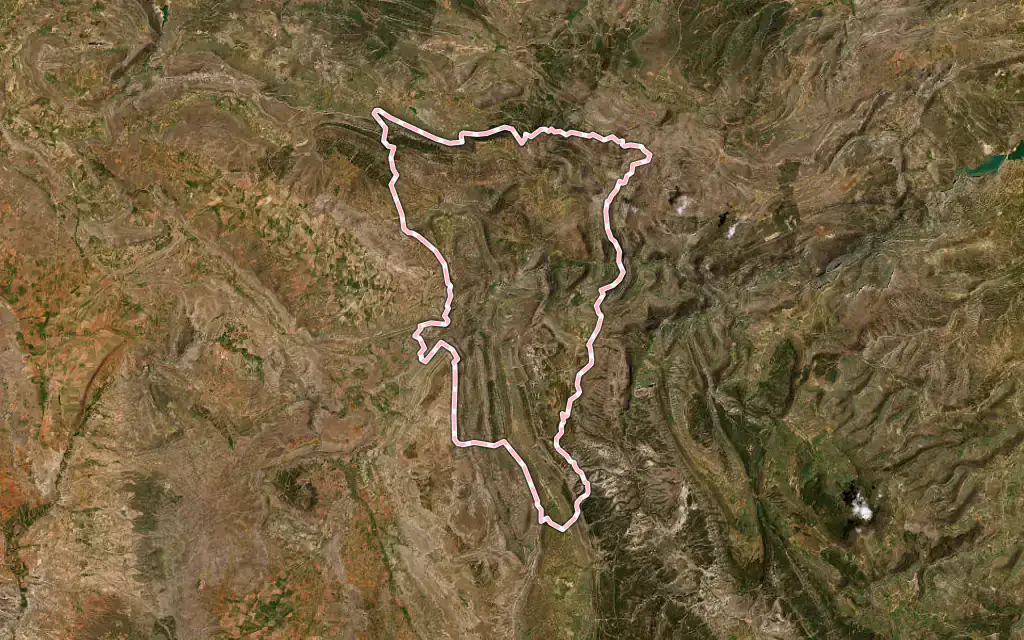 Vista satélite de Aliaga con su contorno administrativo