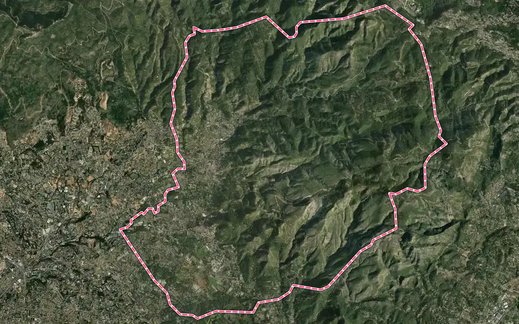 Vue satellite de Allauch avec ses contours administratifs