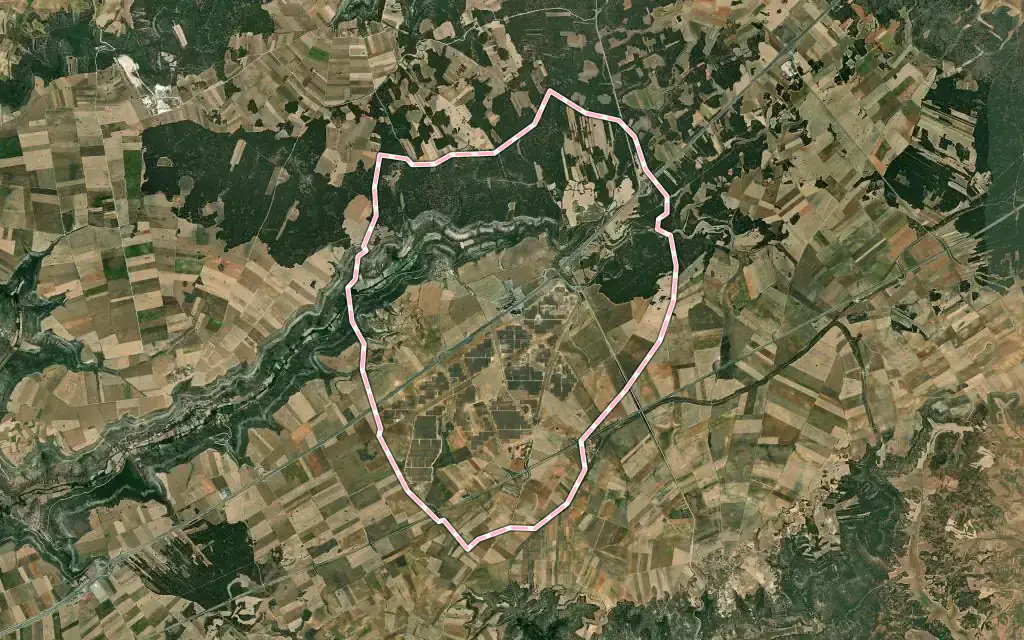 Vista satélite de Almadrones con su contorno administrativo