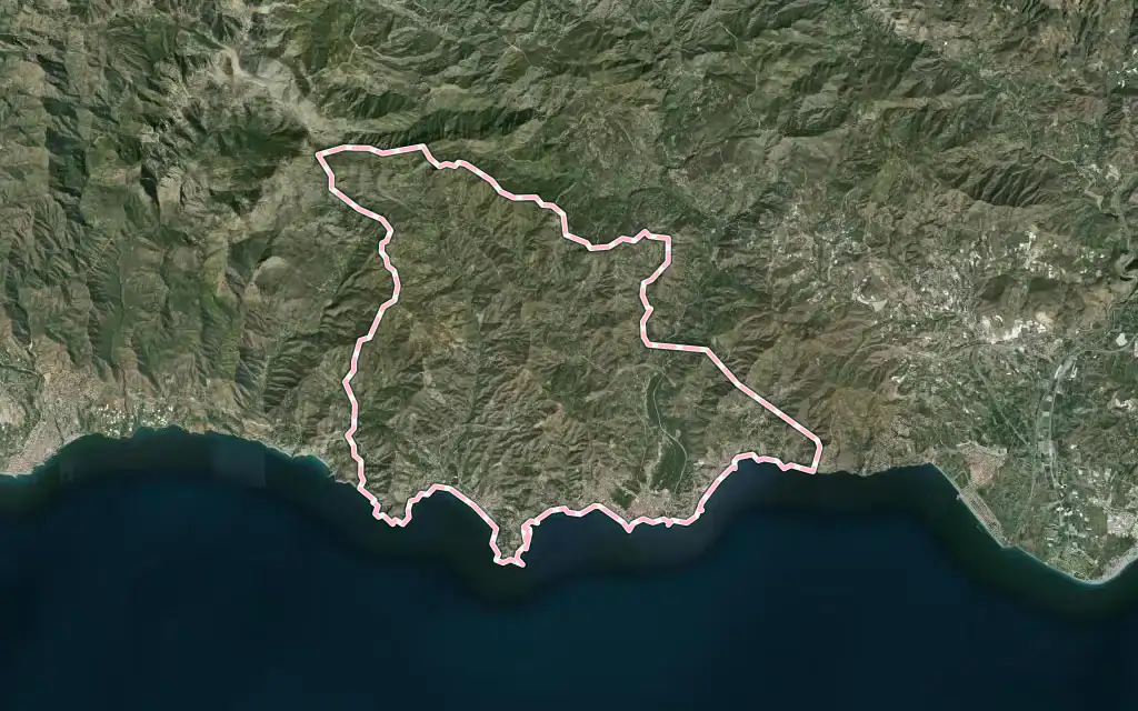 Vista satélite de Almuñécar con su contorno administrativo