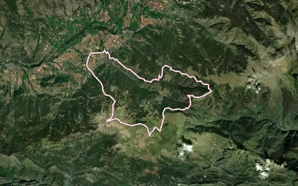 Vista satélite de Alp con su contorno administrativo