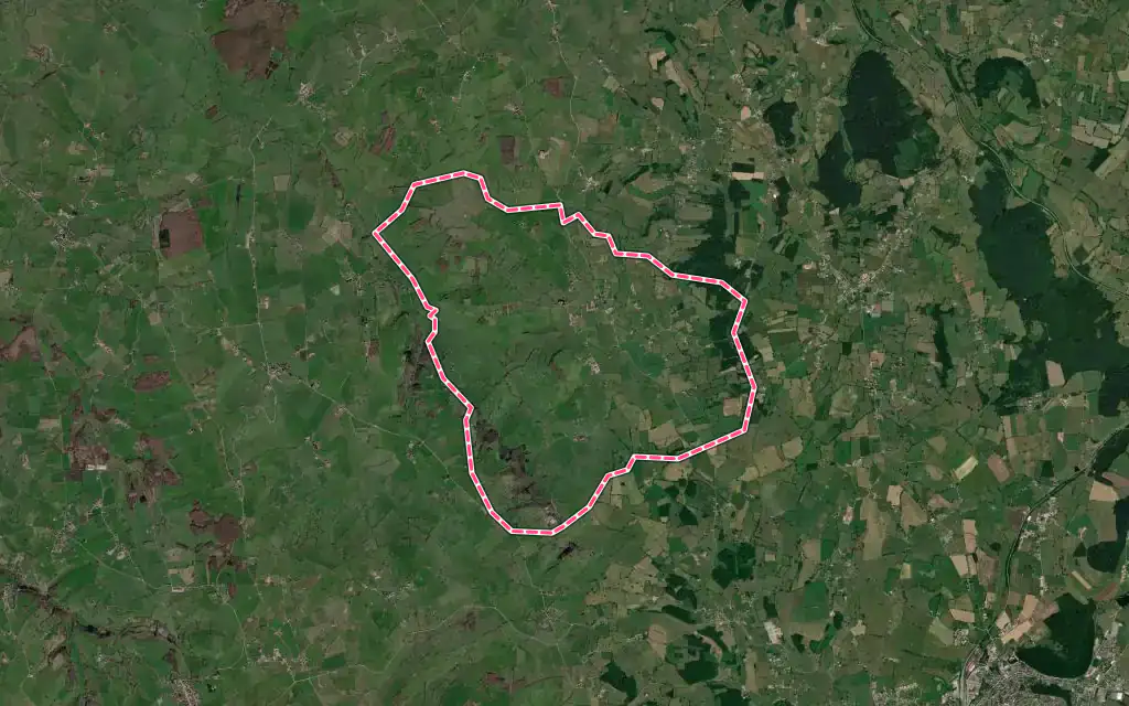Vue satellite de Amanzé avec ses contours administratifs