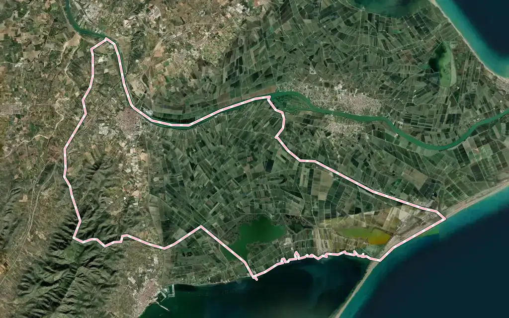 Vista satélite de Amposta con su contorno administrativo