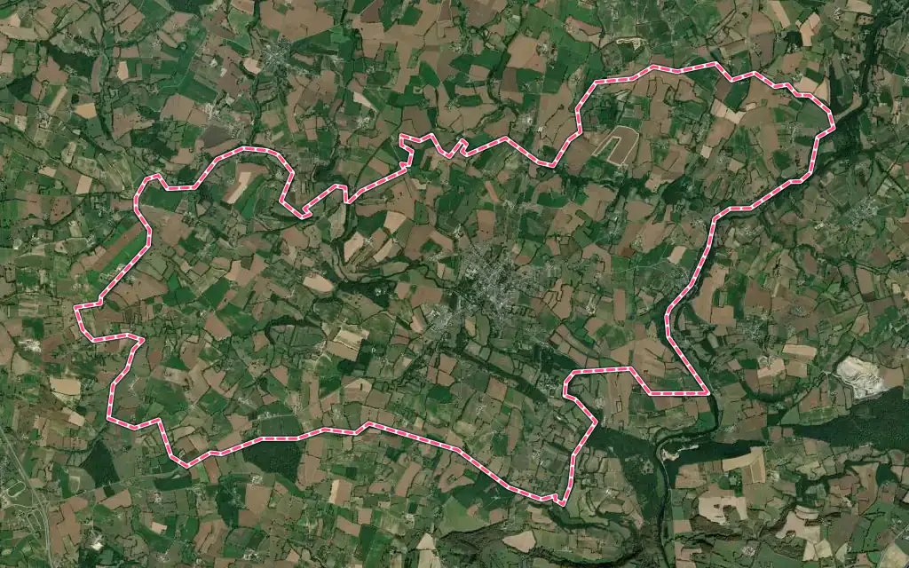 Vue satellite de Andouillé avec ses contours administratifs