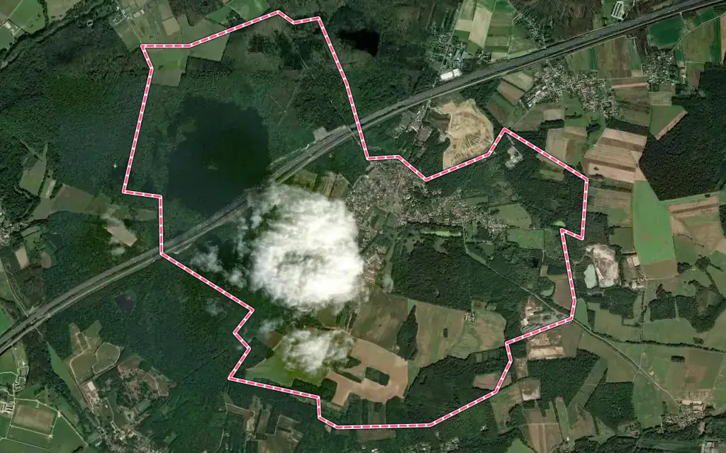 Vue satellite de Angervilliers avec ses contours administratifs