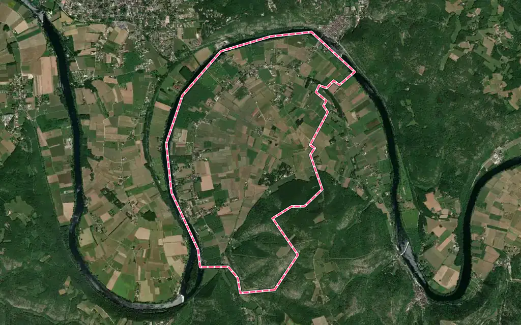 Vue satellite de Anglars-Juillac avec ses contours administratifs