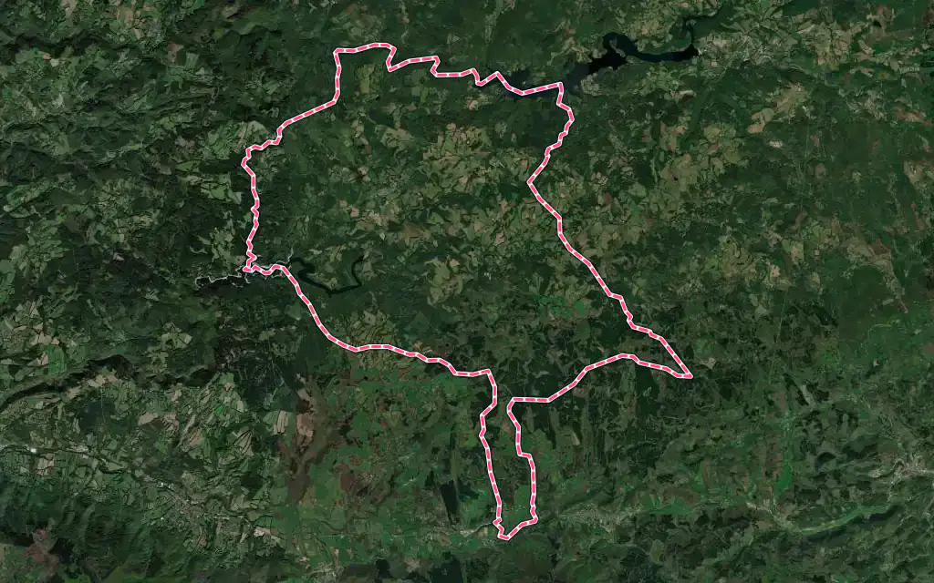 Vue satellite de Anglès avec ses contours administratifs