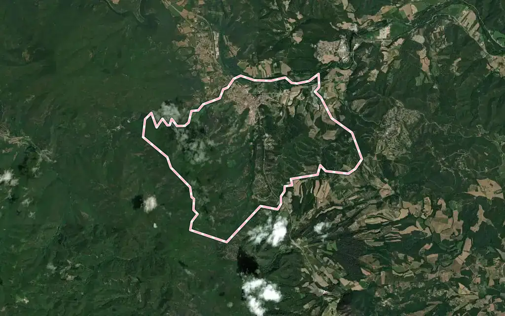 Vista satélite de Anglès con su contorno administrativo