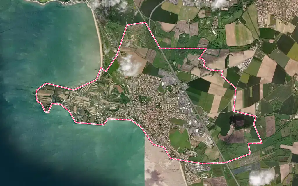 Vue satellite de Angoulins avec ses contours administratifs