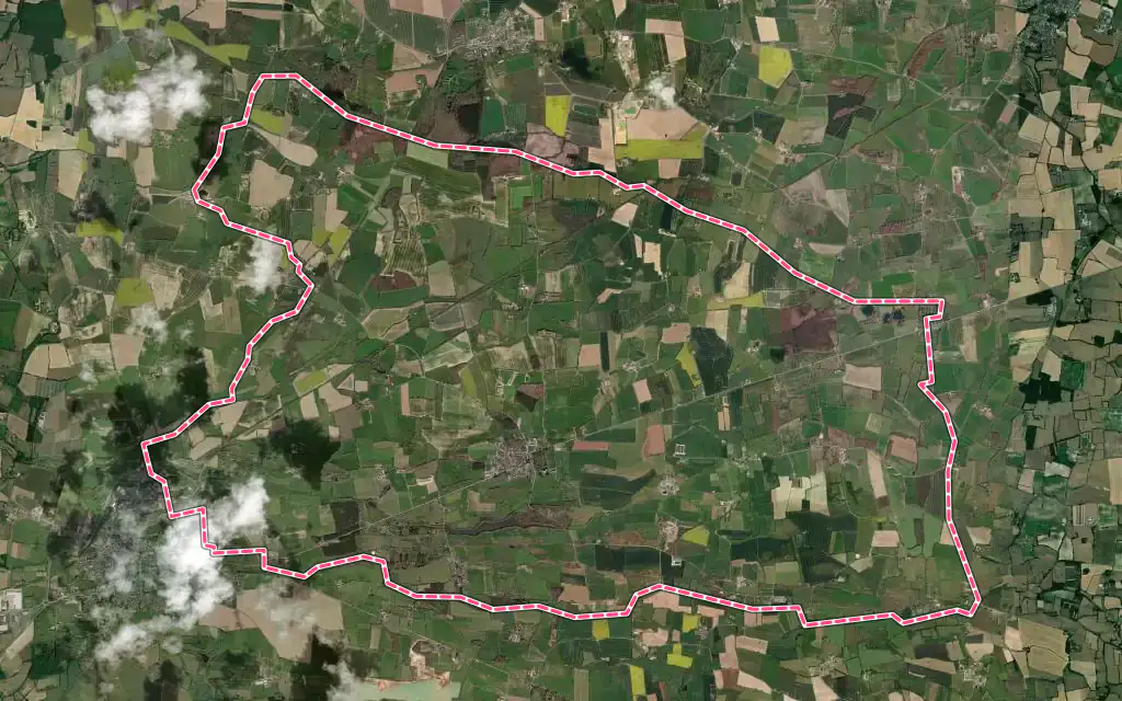 Vue satellite de Angrie avec ses contours administratifs