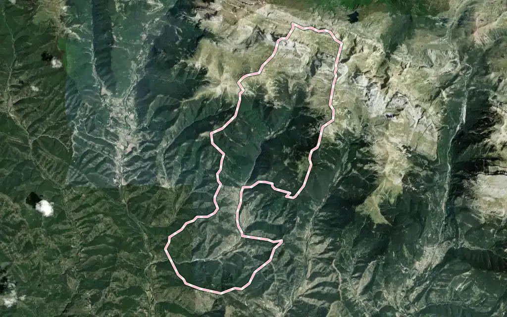 Vista satélite de Aragüés del Puerto con su contorno administrativo