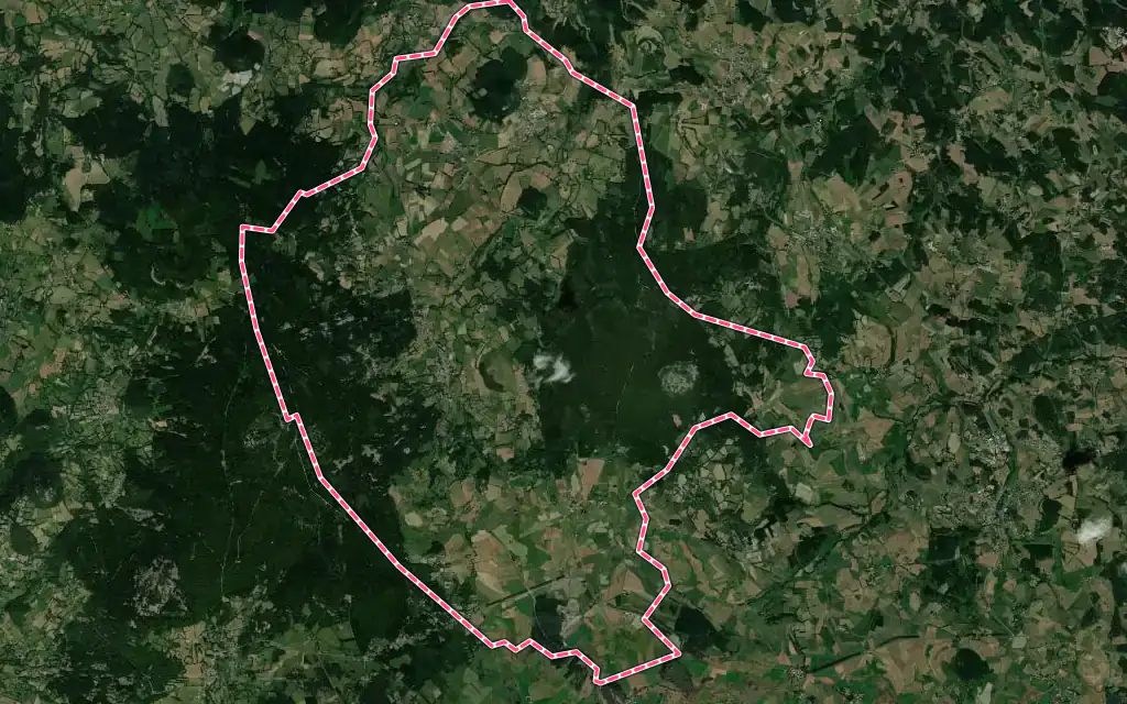 Vue satellite de Araules avec ses contours administratifs