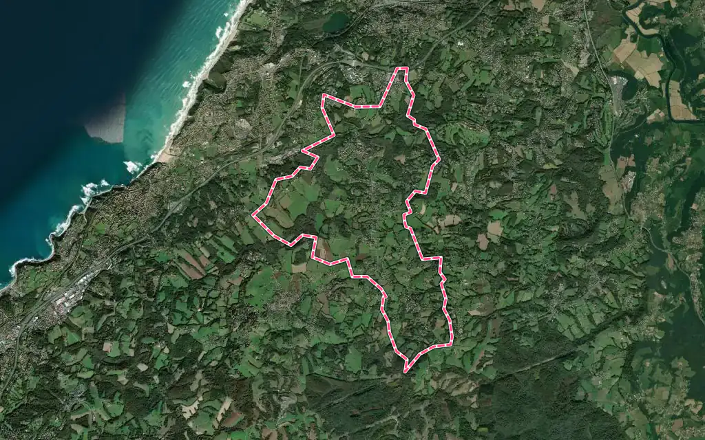 Vue satellite de Arbonne avec ses contours administratifs