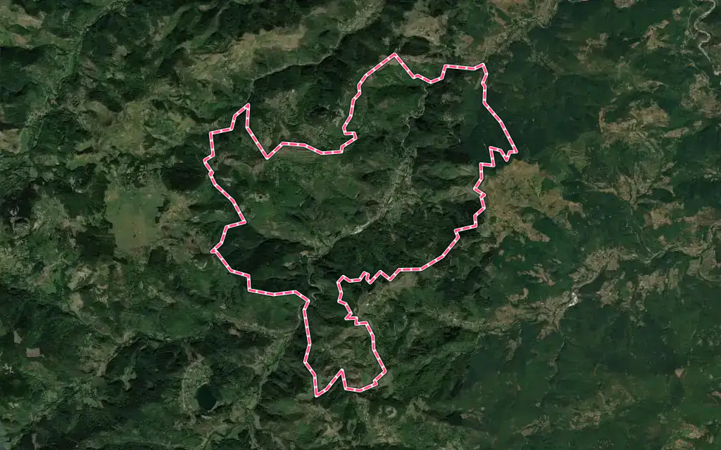 Vue satellite de Arcens avec ses contours administratifs