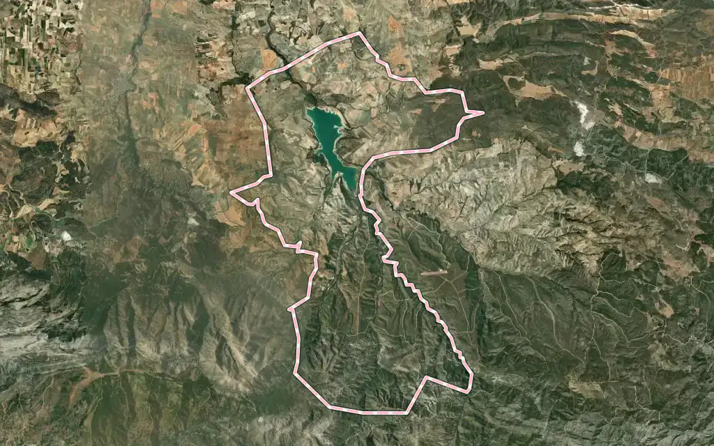 Vista satélite de Arenas del Rey con su contorno administrativo