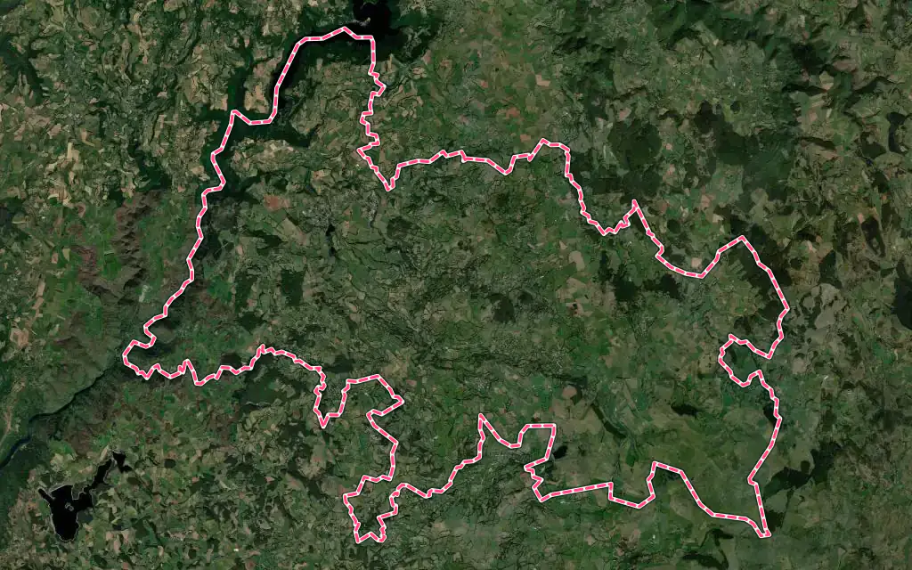 Vue satellite de Argences en Aubrac avec ses contours administratifs