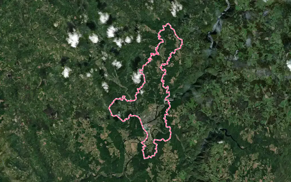 Vue satellite de Argentat-sur-Dordogne avec ses contours administratifs