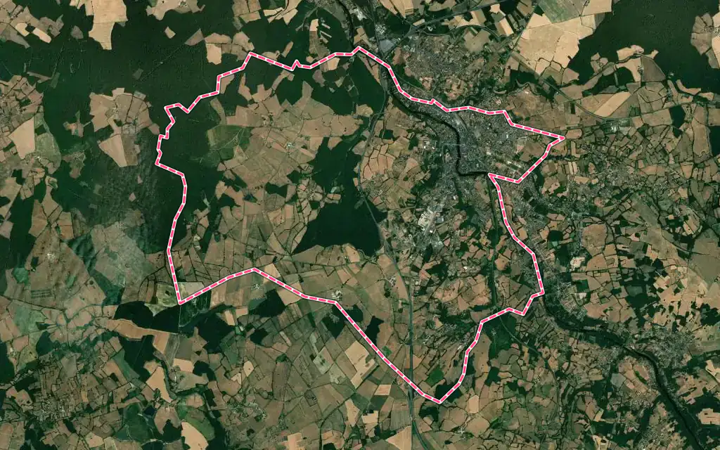 Vue satellite de Argenton-sur-Creuse avec ses contours administratifs